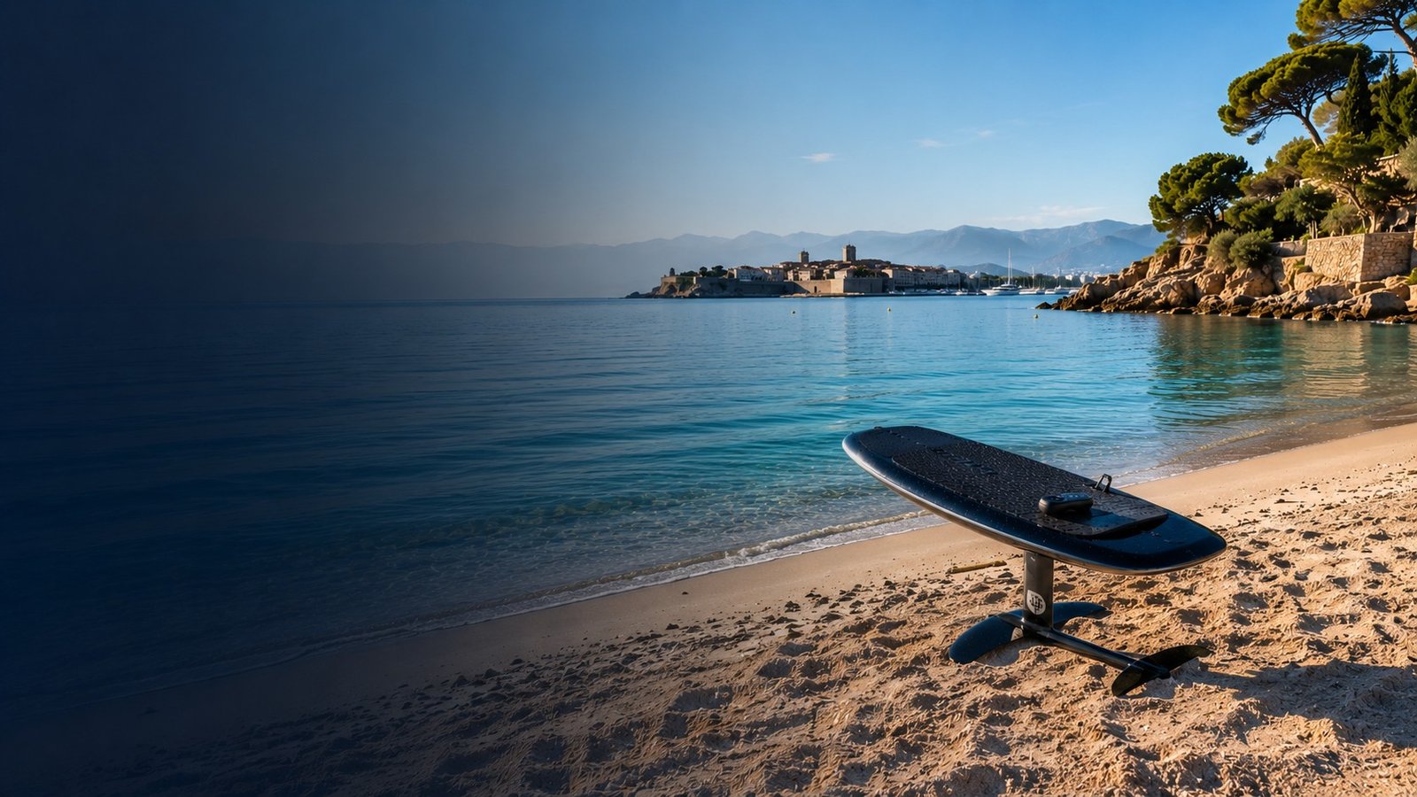 eFoil vs paddleboard in Antibes: which experience suits you?